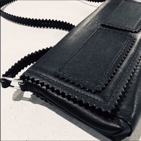 ANYA HINDMARCH ••• Leather Envelope Shoulder Bag - Picture 3 of 7